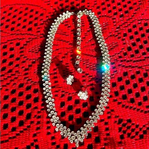 Vintage Avon Exclusive Glass Stones Necklace & Earrings Set - Picture 6 of 6